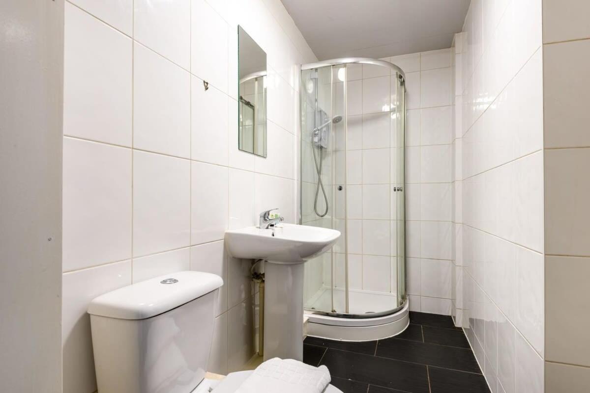 Modern Budget Studio In Central Apartment Doncaster