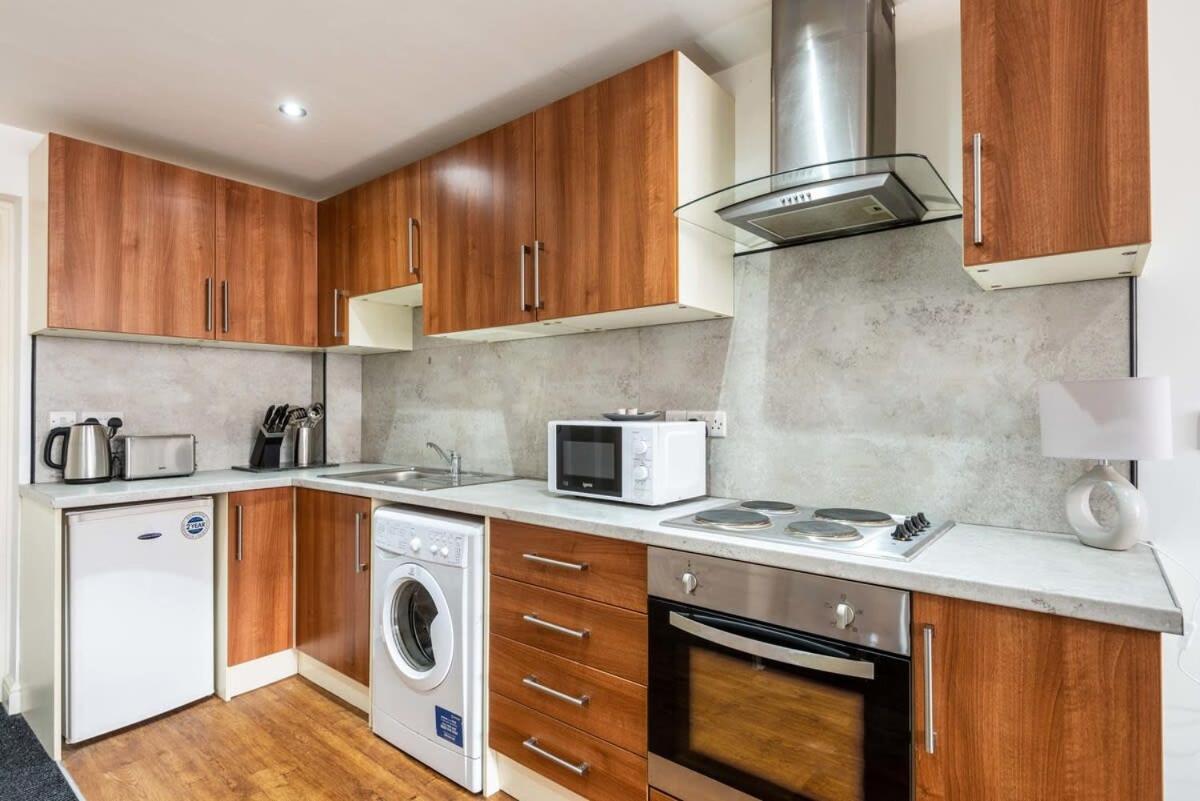 Modern Budget Studio In Central *